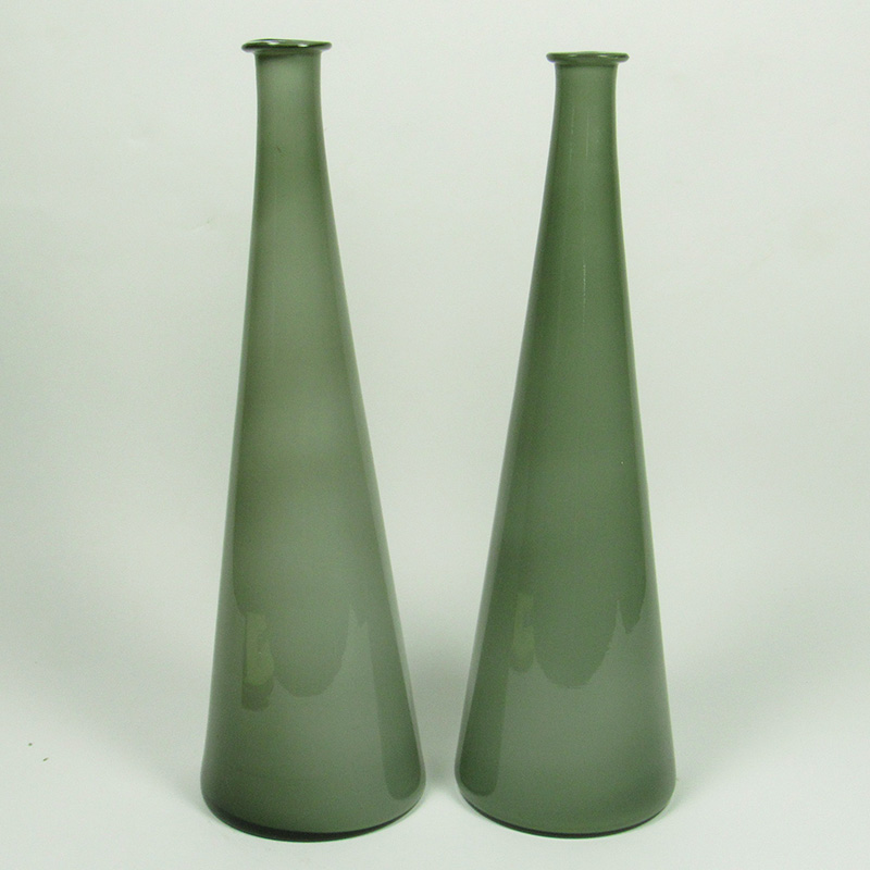Pair of Elegant MidCentury Modern Italian Green Glass Graduated Tall Vases